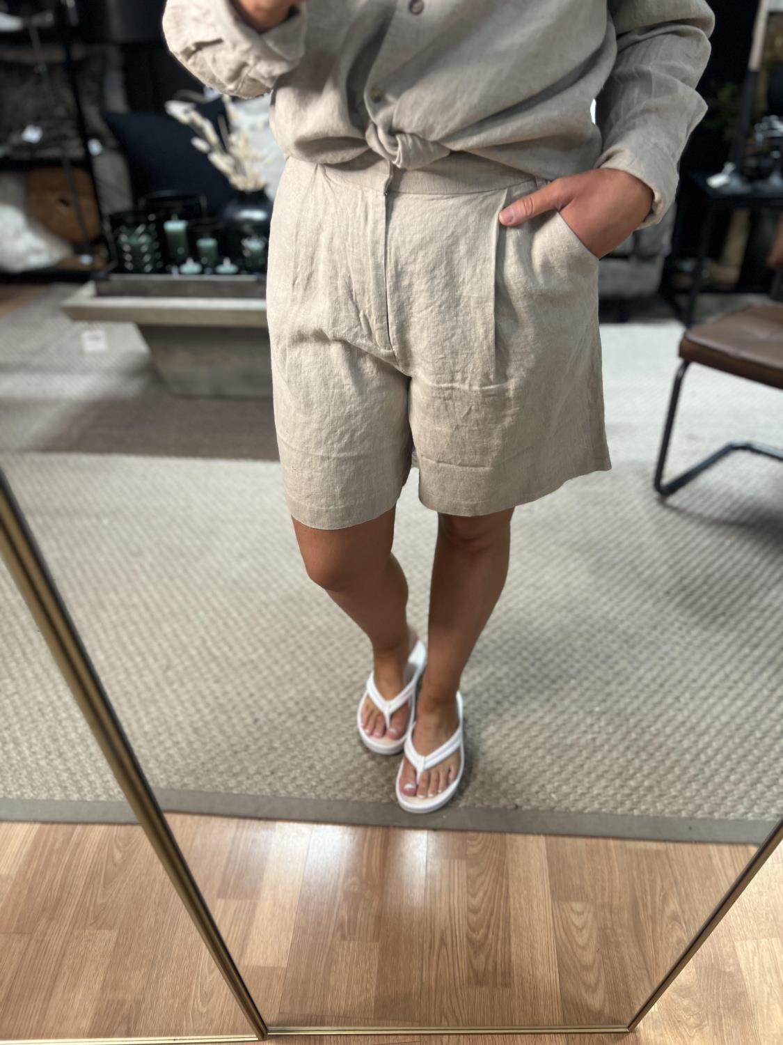 Pluto linen shorts, sand