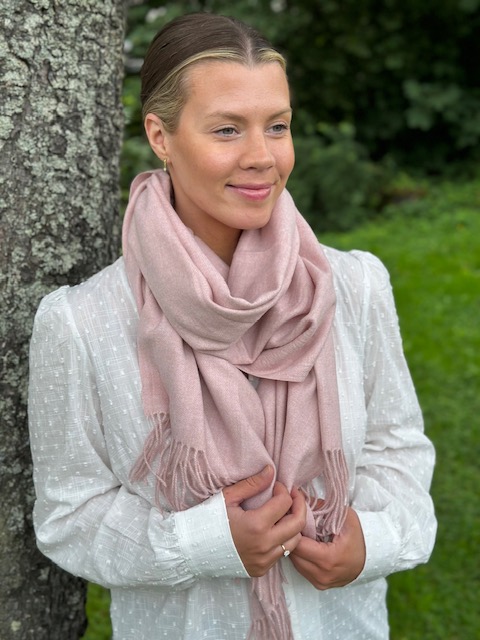 Rosa ensfarvet skjerf