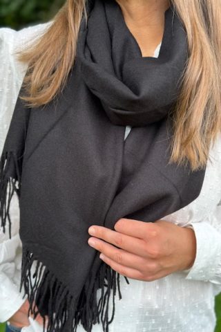 Sort ensfarvet skjerf