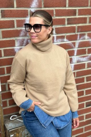 Katy solid sweater, camel.