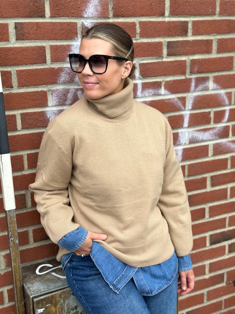 Katy solid sweater, camel.