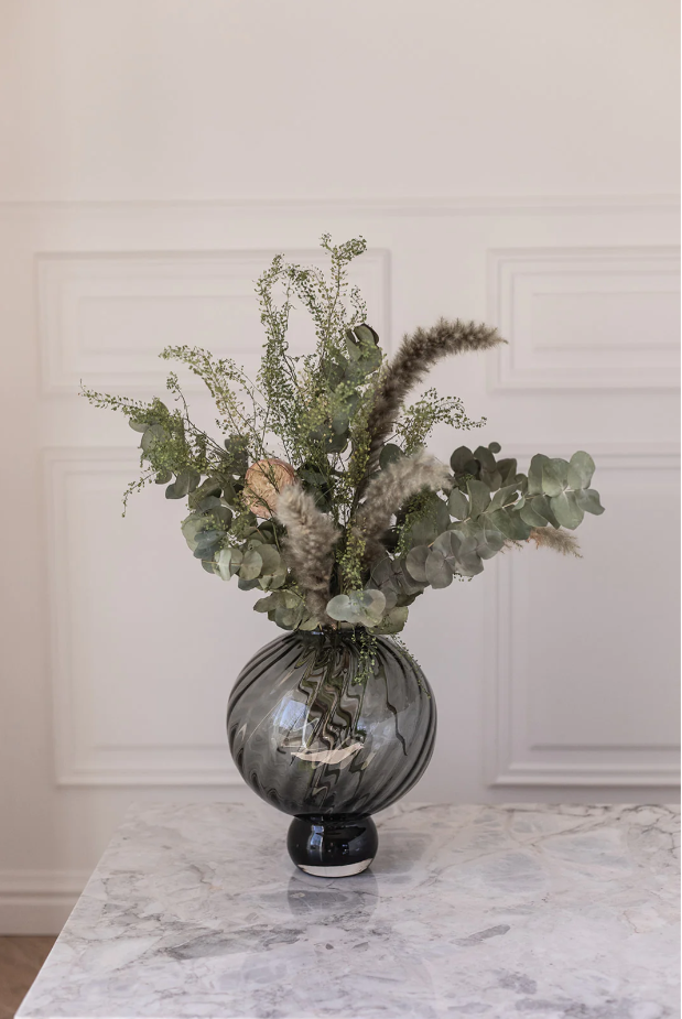 Meadow swirl vase medium grey