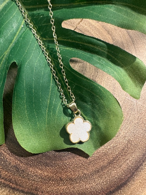 One leaf clover smykke hvitt/gull