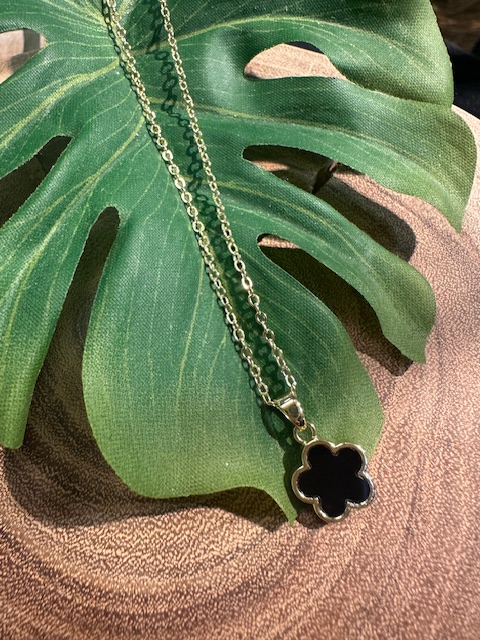 One leaf clover smykke sort/gull