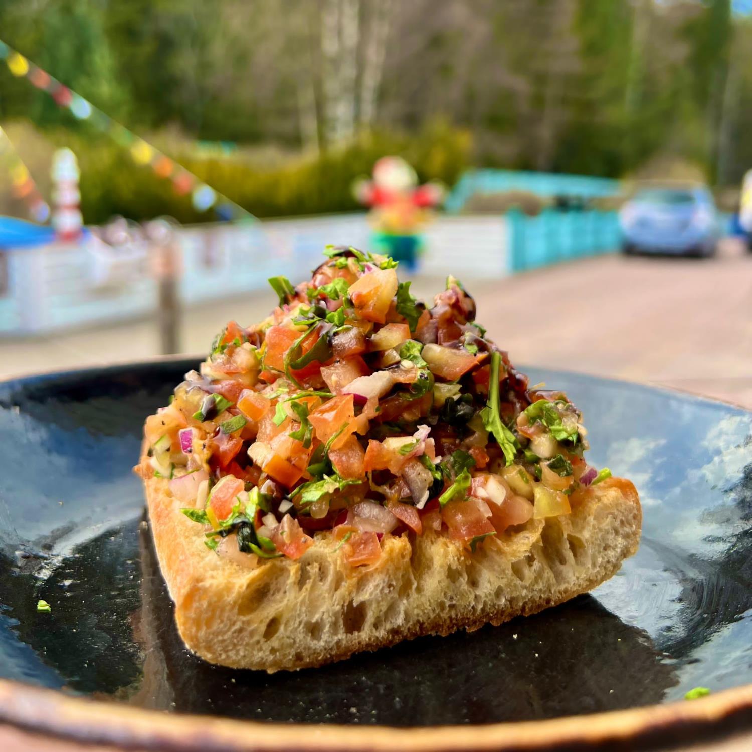 Bruschetta med tomat og basilikum