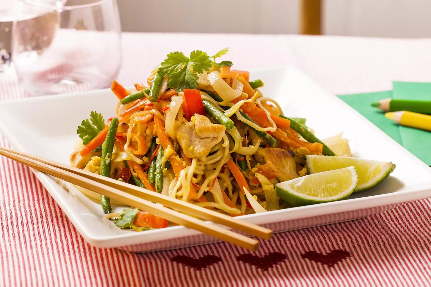 73 b. Pai Thai nudler